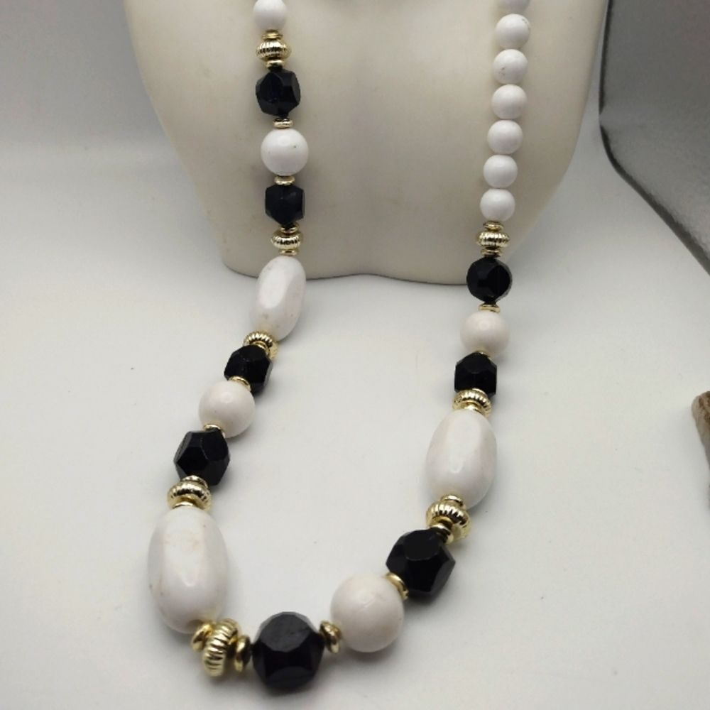 Grandma's estate‎ classic necklace